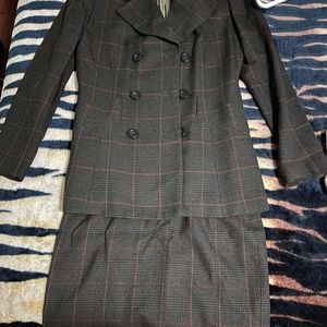 Women’s suit size 3/4